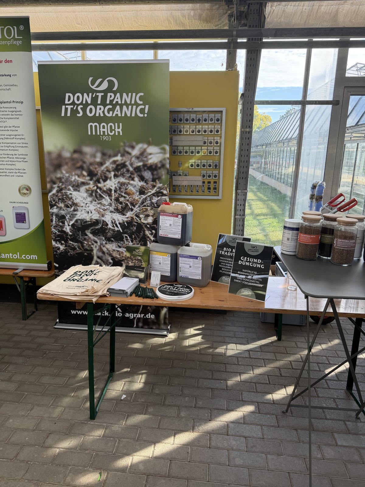 Unser Stand im Gewächshaus der LVG Heidelberg